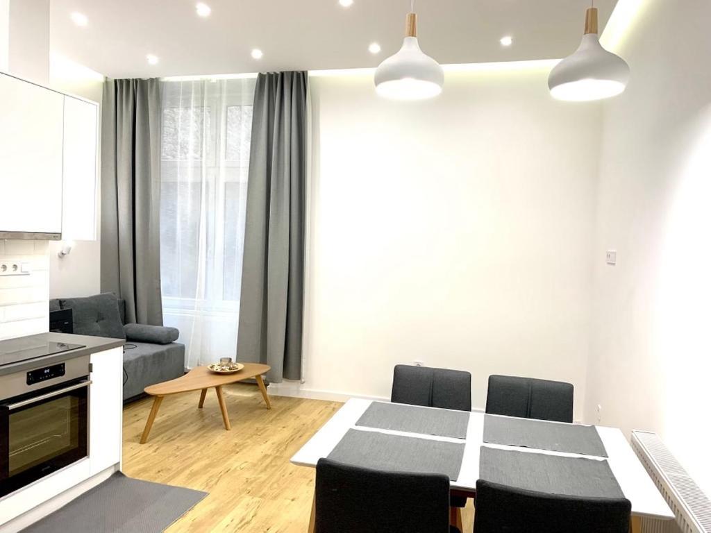 Colton Budapest Paulay Apartments Екстериор снимка
