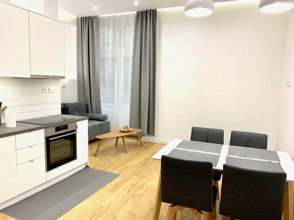 Colton Budapest Paulay Apartments Екстериор снимка